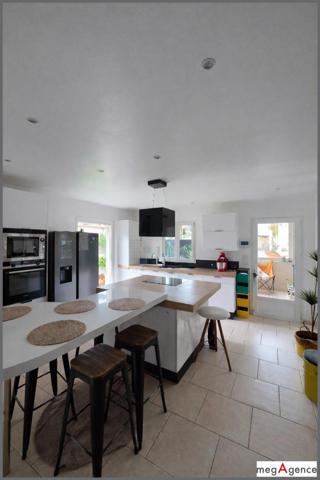 Maison à BORMES-LES-MIMOSAS, 83230 - 5 pièces 145m²