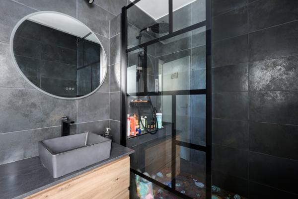 La Ciotat – 3 chambres, balcon et parking – 76 m², fort potentiel