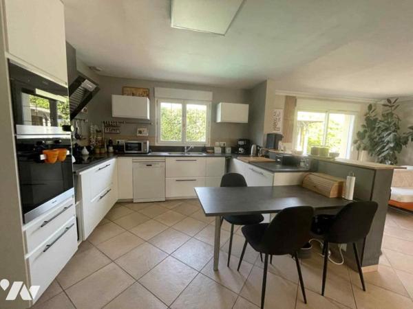 Grande maison familiale 7 chambres sous-sol total piscine chauffée et jardin clos