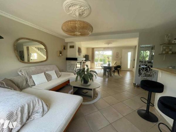 Grande maison familiale 7 chambres sous-sol total piscine chauffée et jardin clos