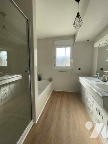 Grande maison familiale 7 chambres sous-sol total piscine chauffée et jardin clos