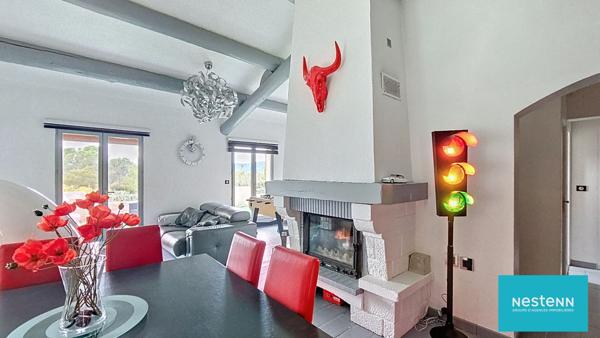 Maison spacieuse avec 5 chambres, garage et piscine à Nans les Pins dans un quartier privilégié