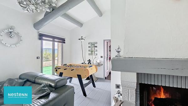 Maison spacieuse avec 5 chambres, garage et piscine à Nans les Pins dans un quartier privilégié