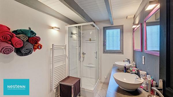 Maison spacieuse avec 5 chambres, garage et piscine à Nans les Pins dans un quartier privilégié