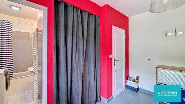 Maison spacieuse avec 5 chambres, garage et piscine à Nans les Pins dans un quartier privilégié