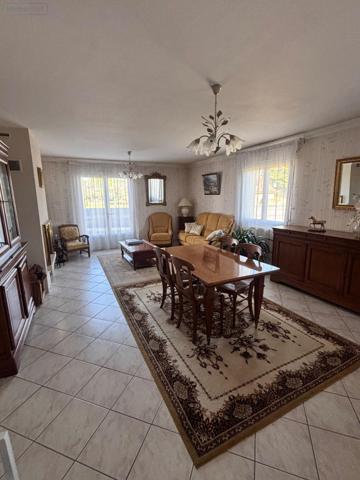 Maison individuelle à vendre à Changé dans la Sarthe (72560), ref : LMY/LE