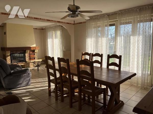 Maison à Vendre à Coutras (33230) en Gironde (33), sur un terrain de 974 m², maison de plain pi...