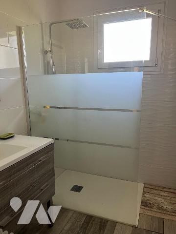 Maison à Vendre à Coutras (33230) en Gironde (33), sur un terrain de 974 m², maison de plain pi...