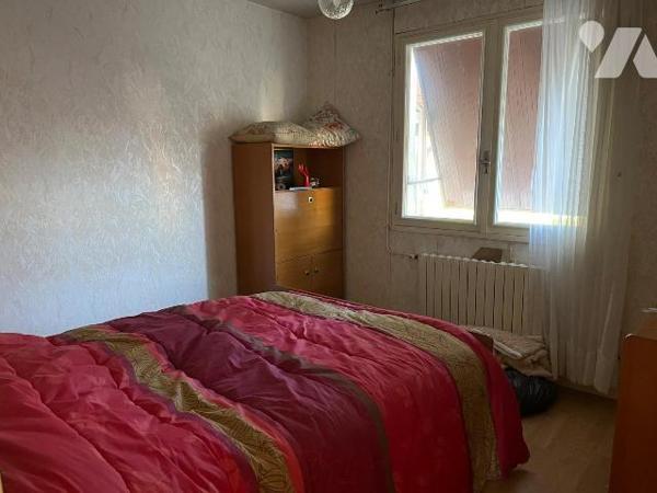 Maison à Vendre à Coutras (33230) en Gironde (33), sur un terrain de 974 m², maison de plain pi...