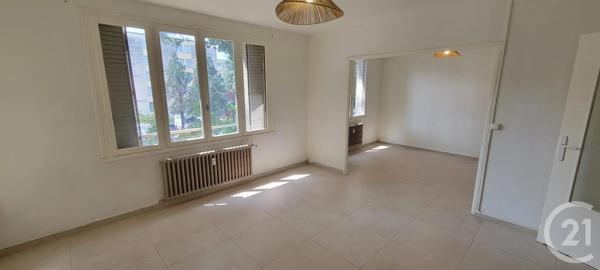 Appartement F3 à vendre  3 pièces - 69,70 m 2   AVIGNON  - 84