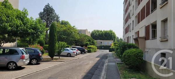 Appartement F3 à vendre  3 pièces - 69,70 m 2   AVIGNON  - 84