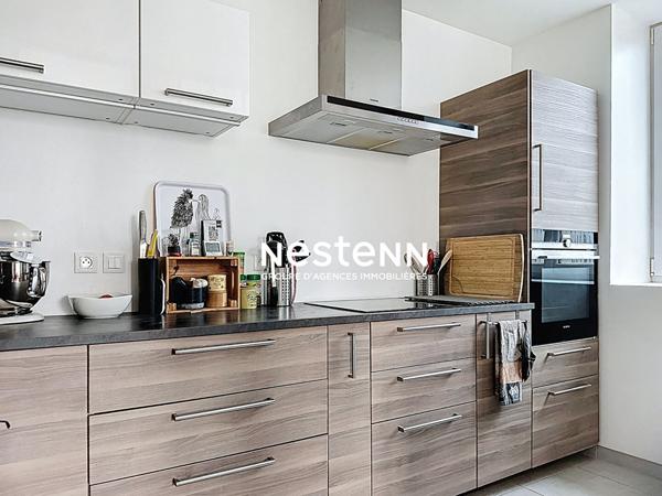 SAINT-MAURICE-DE-BEYNOST MAISON DE VILLE FAMILIALE RÉNOVÉE 4 CHAMBRES AVEC TERRASSE ET STATIONNEMENTS