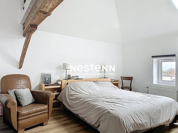 SAINT-MAURICE-DE-BEYNOST MAISON DE VILLE FAMILIALE RÉNOVÉE 4 CHAMBRES AVEC TERRASSE ET STATIONNEMENTS