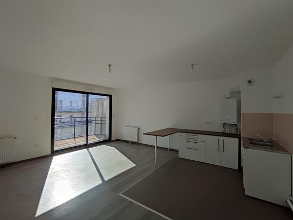 L'ADRESSE VOUS PROPOSE UN APPARTEMENT DE TYPE TROIS PIÈCES DE 67 MÈTRES CARREZ DANS UNE RÉSIDENCE SECURISE, AVEC ASCENSEUR ET BALCON.