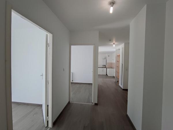 L'ADRESSE VOUS PROPOSE UN APPARTEMENT DE TYPE TROIS PIÈCES DE 67 MÈTRES CARREZ DANS UNE RÉSIDENCE SECURISE, AVEC ASCENSEUR ET BALCON.