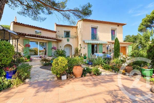 Maison à vendre  7 pièces - 147 m 2   FREJUS  - 83