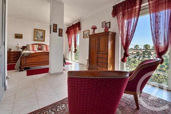 Maison à vendre  7 pièces - 147 m 2   FREJUS  - 83