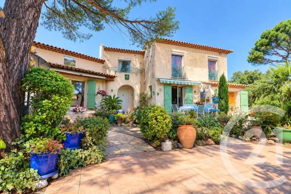 Maison à vendre  7 pièces - 147 m 2   FREJUS  - 83