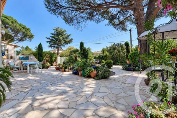 Maison à vendre  7 pièces - 147 m 2   FREJUS  - 83
