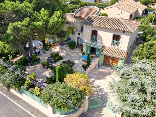 Maison à vendre  7 pièces - 147 m 2   FREJUS  - 83