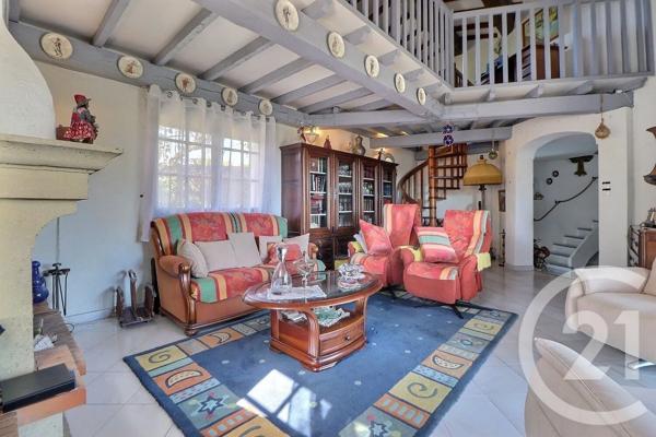Maison à vendre  7 pièces - 147 m 2   FREJUS  - 83