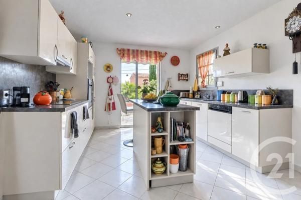Maison à vendre  7 pièces - 147 m 2   FREJUS  - 83
