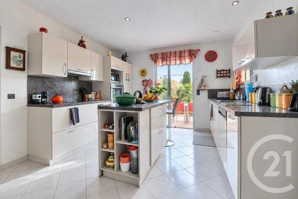 Maison à vendre  7 pièces - 147 m 2   FREJUS  - 83