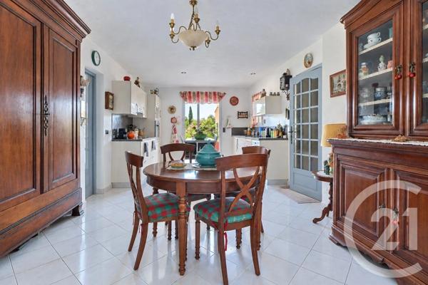 Maison à vendre  7 pièces - 147 m 2   FREJUS  - 83