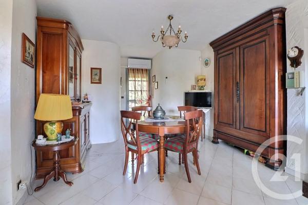 Maison à vendre  7 pièces - 147 m 2   FREJUS  - 83