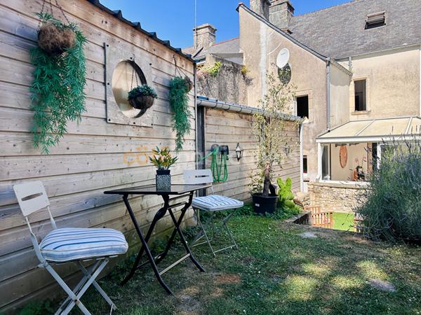 Vente
                Maison90 m² - 4 Pièces -
                    VALOGNES (50700)