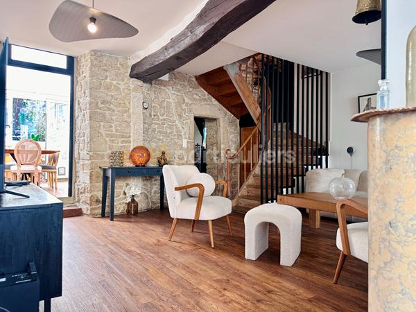 Vente
                Maison90 m² - 4 Pièces -
                    VALOGNES (50700)