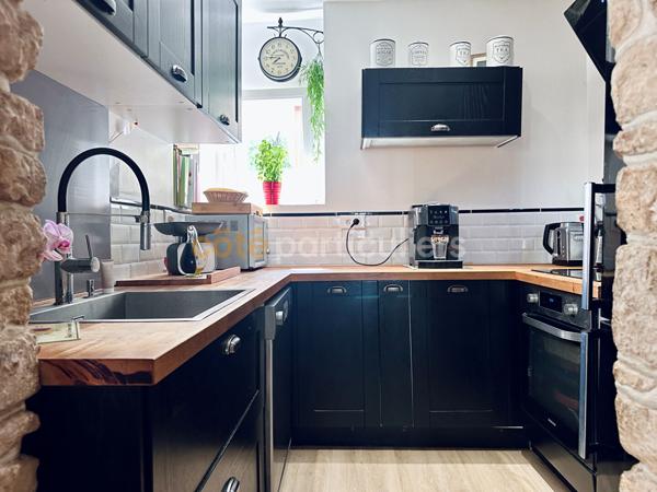 Vente
                Maison90 m² - 4 Pièces -
                    VALOGNES (50700)
