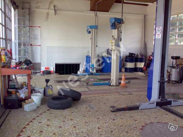 Ensemble Murs de Station service , Garage automobile et appartement