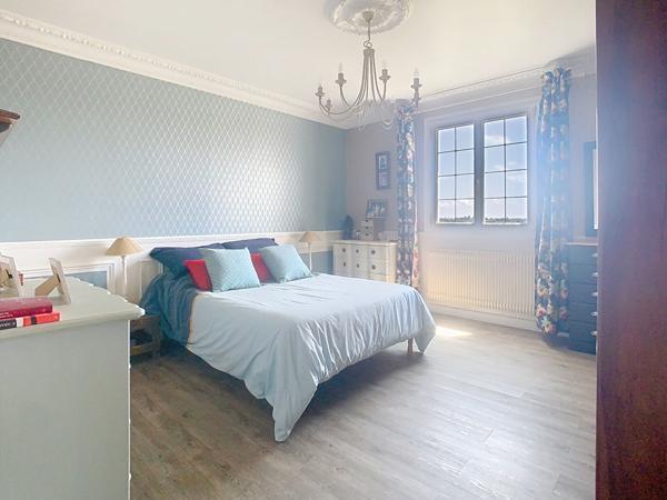 À VENDRE Charmante chaumière de 136 m² avec vue dégagée et grand jardin clos