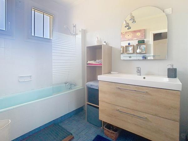 À VENDRE Charmante chaumière de 136 m² avec vue dégagée et grand jardin clos