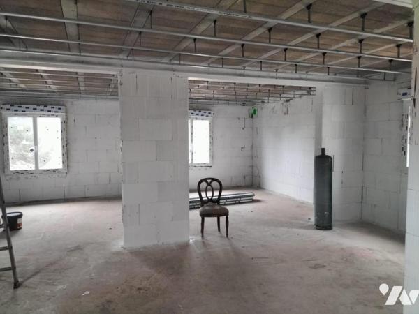 Sur la commune de BAGNOLET (Seine Saint Denis) Petit immeuble prêt à finir.