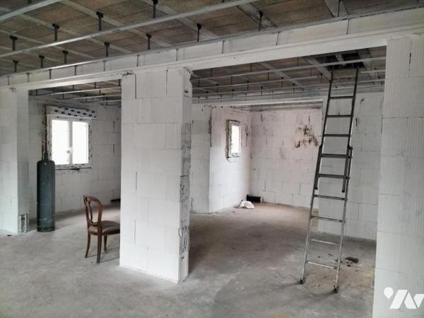 Sur la commune de BAGNOLET (Seine Saint Denis) Petit immeuble prêt à finir.