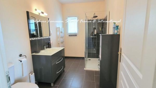 Magnifique vue, Maison contemporaine de plain pied avec piscine