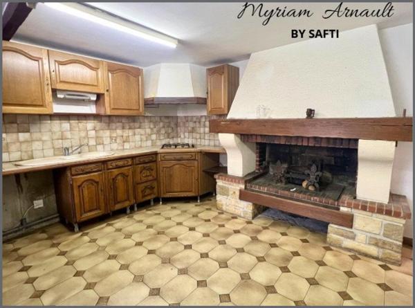 LONGERE 4 CHAMBRES DEPENDANCE TERRAIN 3007 m² POITIERS