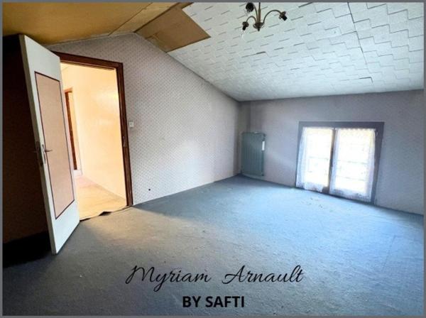 LONGERE 4 CHAMBRES DEPENDANCE TERRAIN 3007 m² POITIERS