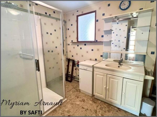 LONGERE 4 CHAMBRES DEPENDANCE TERRAIN 3007 m² POITIERS