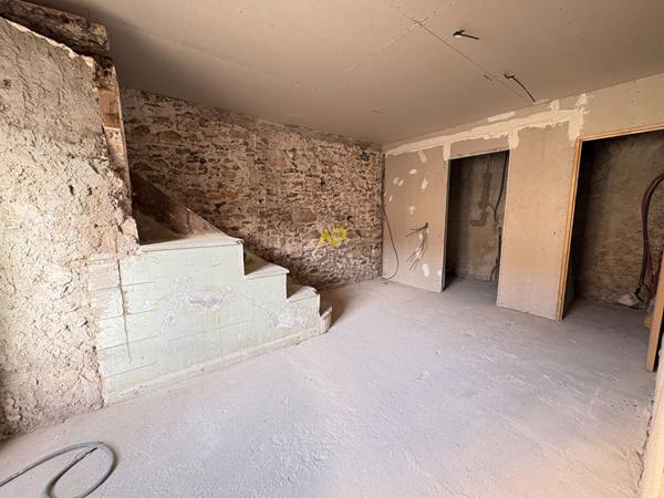 F2 - GROS TRAVAUX €145 000 ** - Référence 1992