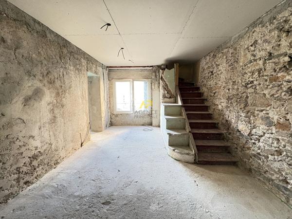 F2 - GROS TRAVAUX €145 000 ** - Référence 1992