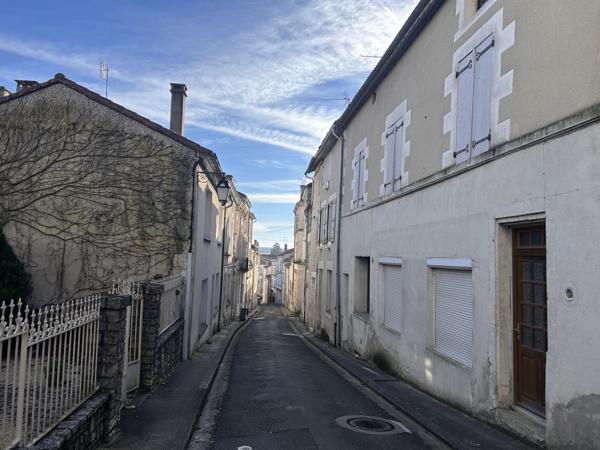 Maison à vendre à Montmoreau (16190) - Charente