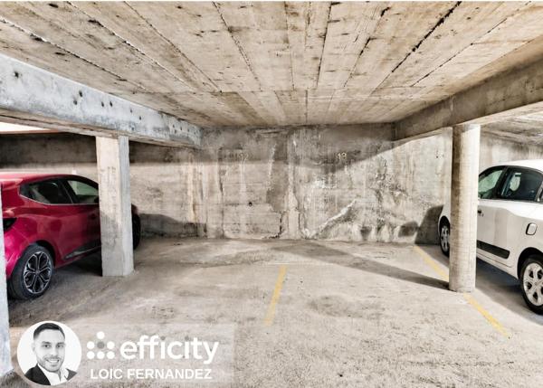 Parking
        
        - 45 m² 80 000 € *