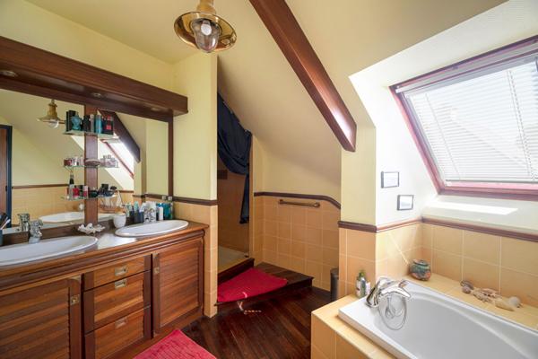 Maison à vendre à Chavagne - 7 pièces, 144 m²
