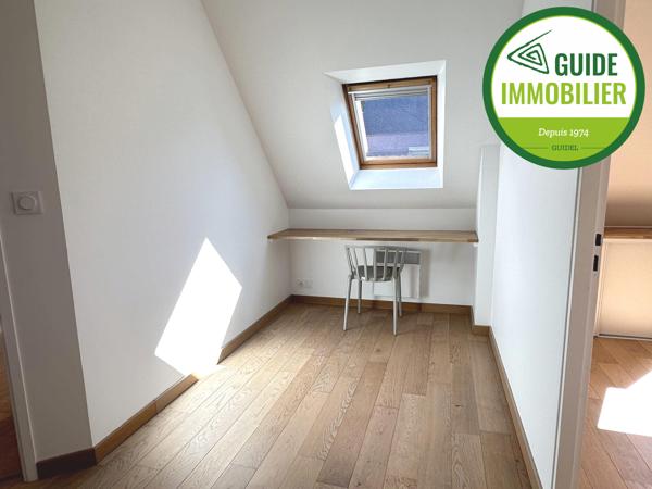 MAISON RECENTE AVEC TROIS CHAMBRES PROCHE DU CENTRE DE GUIDEL.