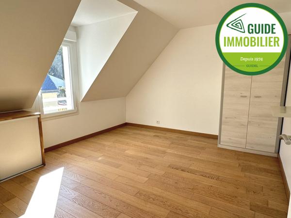 MAISON RECENTE AVEC TROIS CHAMBRES PROCHE DU CENTRE DE GUIDEL.