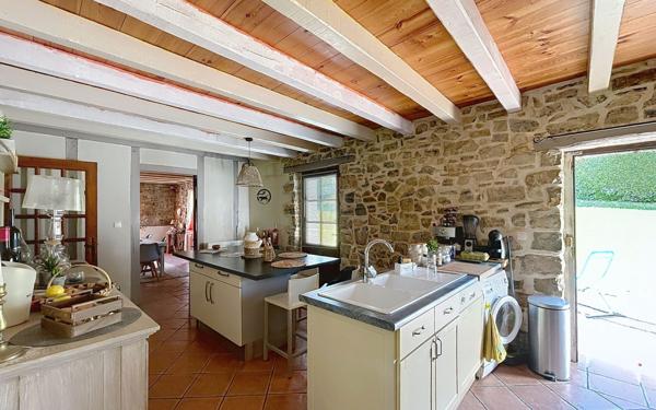 Maison à vendre    5 pièces • 181,57 m2 Briscous