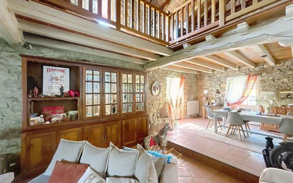 Maison à vendre    5 pièces • 181,57 m2 Briscous